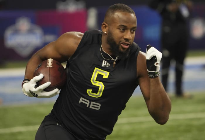 Mar 4, 2022; Indianapolis, IN, USA; Oklahoma running back Kennedy Brooks (RB05) goes through drills during the 2022 NFL Scouting Combine at Lucas Oil Stadium. Mandatory Credit: Kirby Lee-USA TODAY Sports